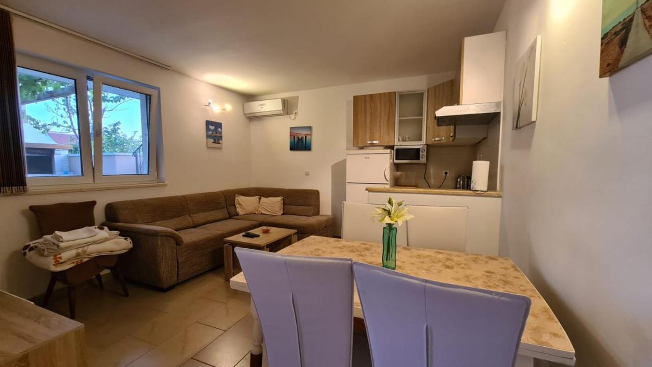 Apartments Pavlinovic Kaštela Exteriör bild